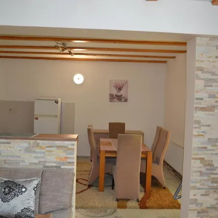 Apartment Mujanovic *